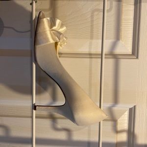 Never worn outside only to take pictures in the house